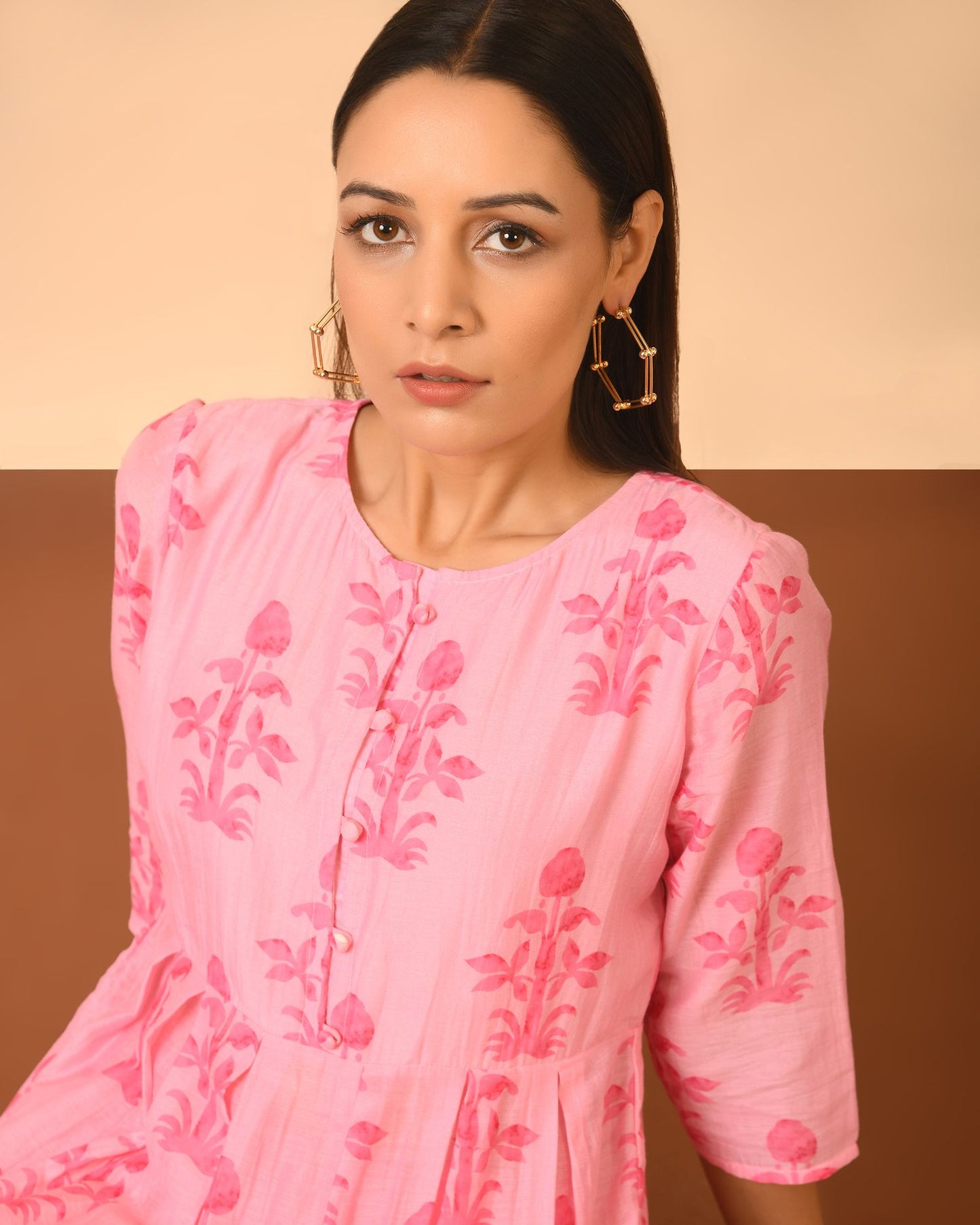 woman wearing cotton silk printed kurta set