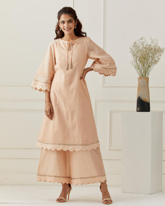 Peach Chanderi Scalloped Edge Kurta Pant Set with Dupatta.